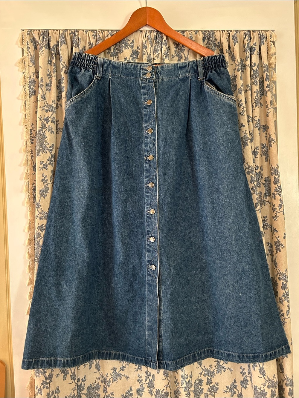 Vintage Gloria Vanderbilt Dark Blue Button-Front Midi Denim Skirt